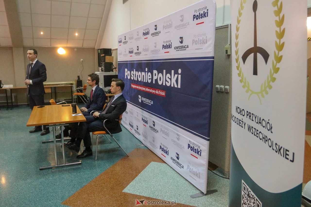 Spotkanie z Krzysztofem Bosakiem i Michałem Wawerem w Ostrołęce [28.01.2023] - zdjęcie #20 - eOstroleka.pl