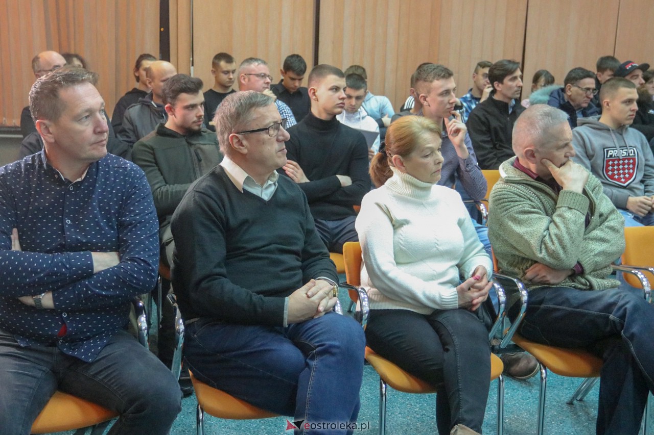 Spotkanie z Krzysztofem Bosakiem i Michałem Wawerem w Ostrołęce [28.01.2023] - zdjęcie #19 - eOstroleka.pl