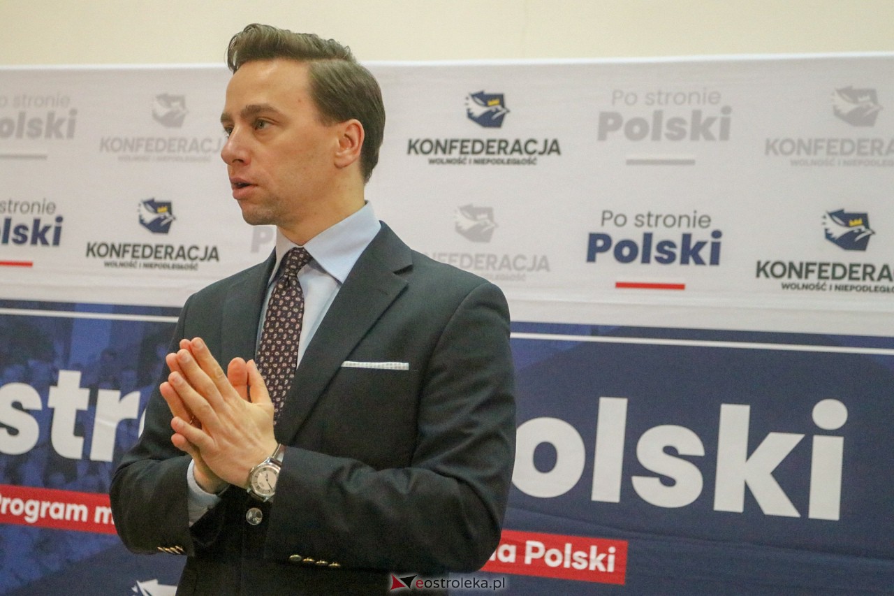 Spotkanie z Krzysztofem Bosakiem i Michałem Wawerem w Ostrołęce [28.01.2023] - zdjęcie #11 - eOstroleka.pl