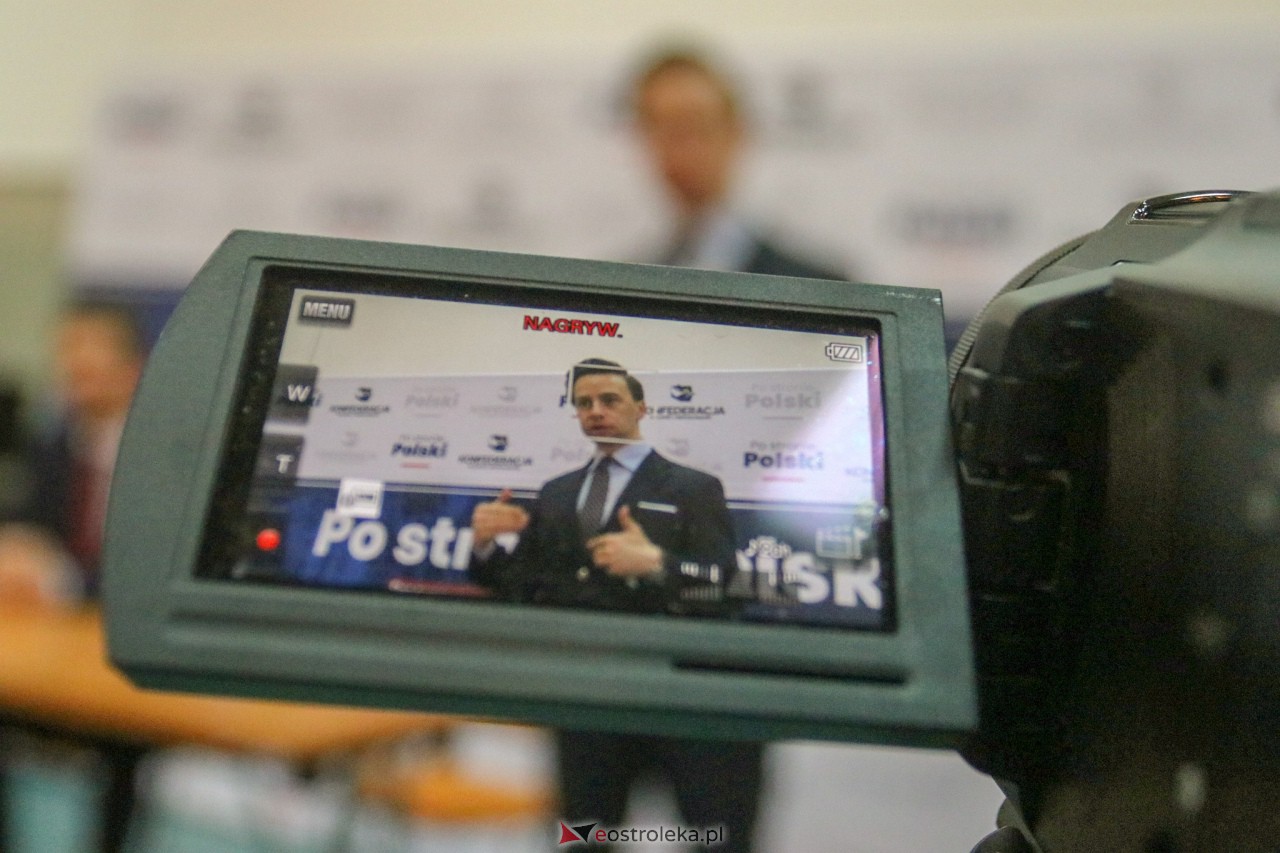 Spotkanie z Krzysztofem Bosakiem i Michałem Wawerem w Ostrołęce [28.01.2023] - zdjęcie #9 - eOstroleka.pl