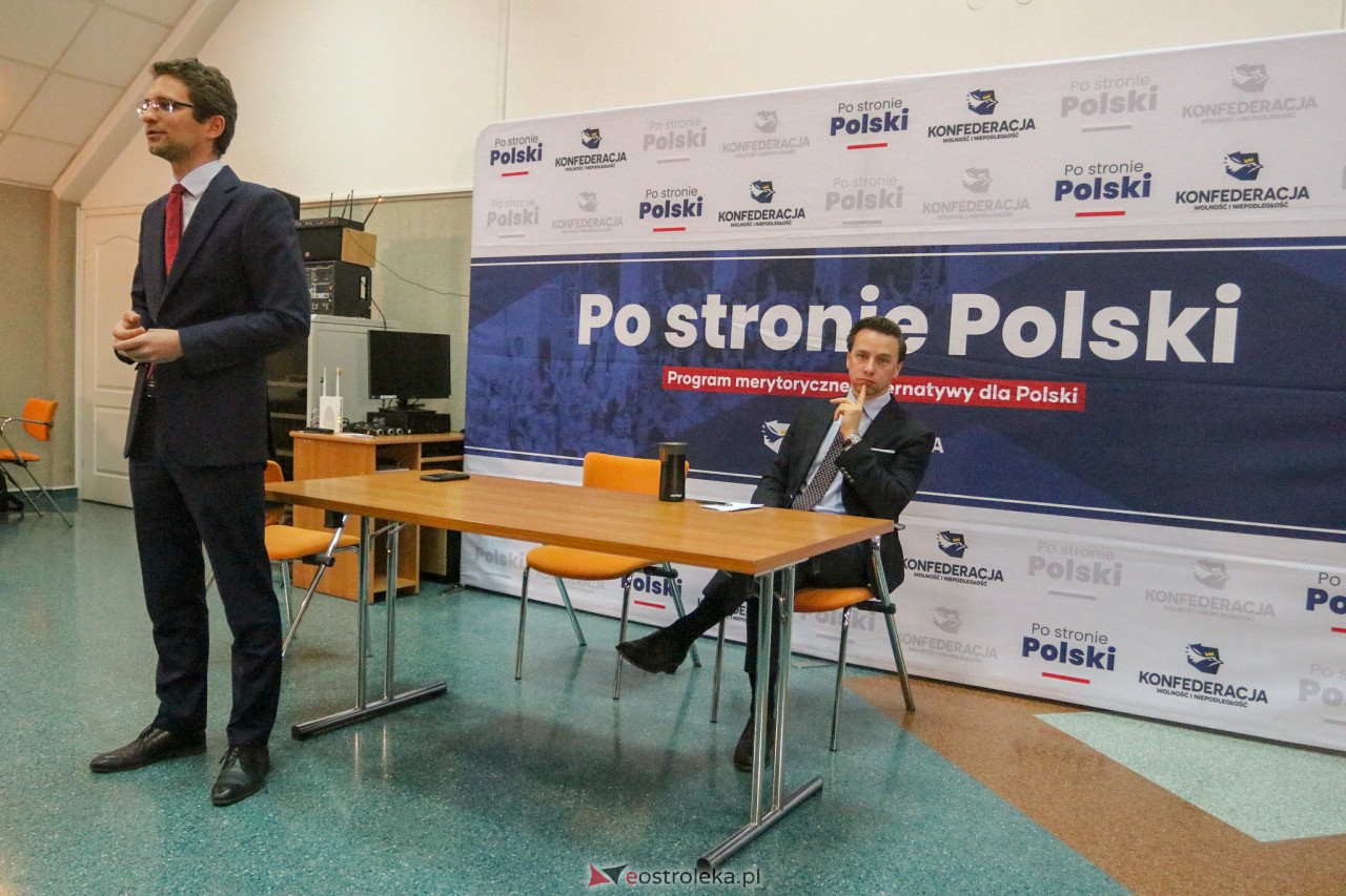 Spotkanie z Krzysztofem Bosakiem i Michałem Wawerem w Ostrołęce [28.01.2023] - zdjęcie #27 - eOstroleka.pl