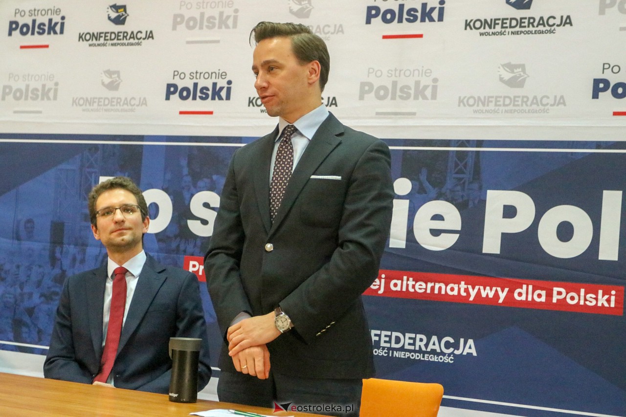 Spotkanie z Krzysztofem Bosakiem i Michałem Wawerem w Ostrołęce [28.01.2023] - zdjęcie #7 - eOstroleka.pl