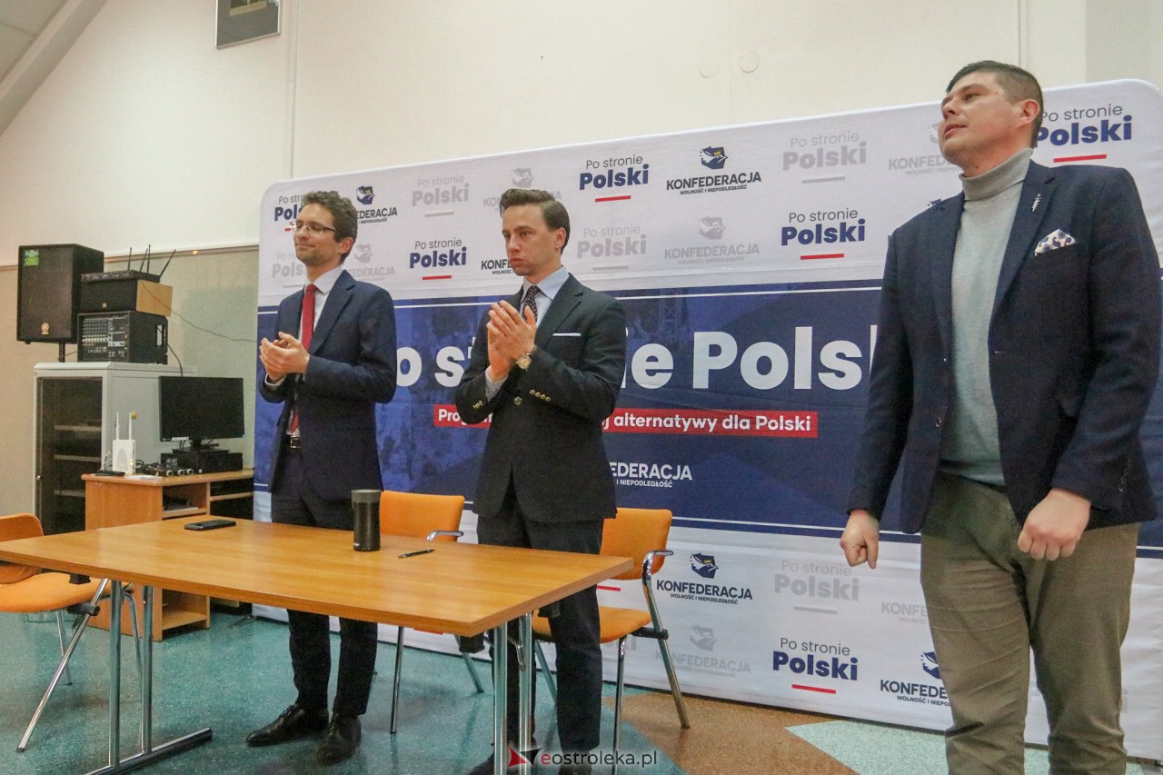 Spotkanie z Krzysztofem Bosakiem i Michałem Wawerem w Ostrołęce [28.01.2023] - zdjęcie #6 - eOstroleka.pl