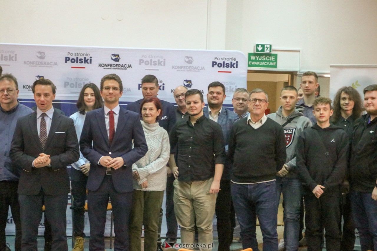 Spotkanie z Krzysztofem Bosakiem i Michałem Wawerem w Ostrołęce [28.01.2023] - zdjęcie #2 - eOstroleka.pl