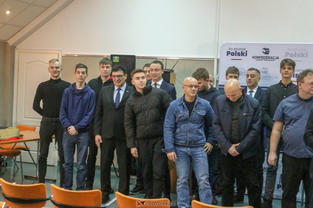 Spotkanie z Krzysztofem Bosakiem i Michałem Wawerem w Ostrołęce [28.01.2023] - zdjęcie #1 - eOstroleka.pl