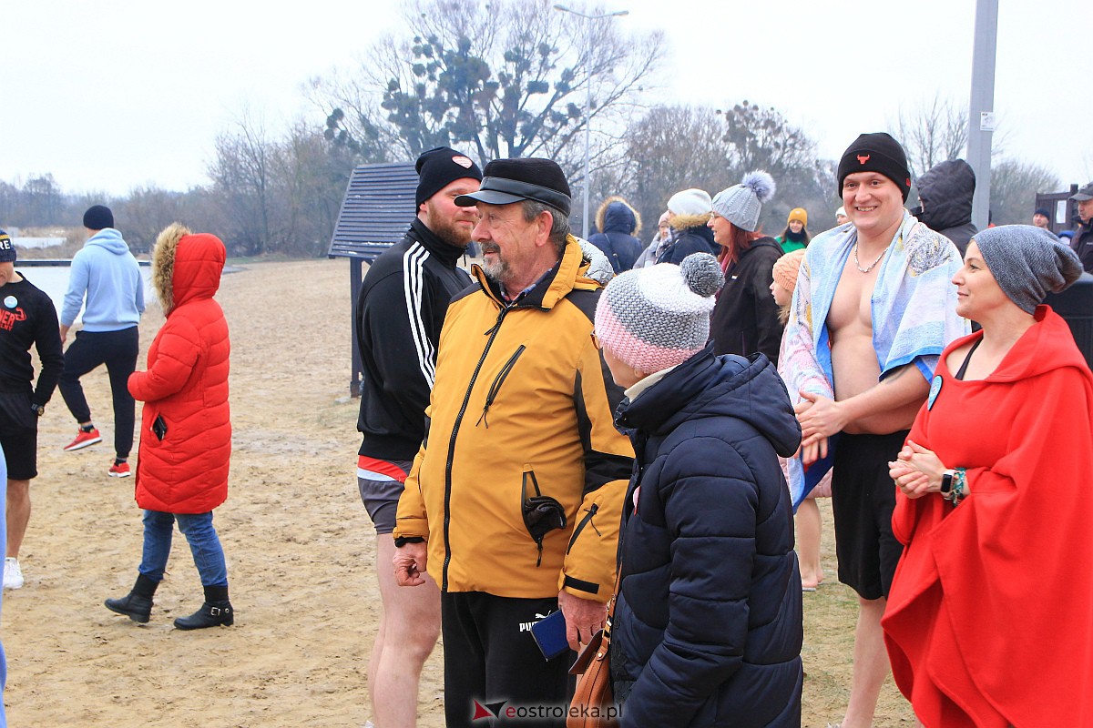 31. finał WOŚP w Ostrołęce. Morsowanie na plaży miejskiej [29.01.2023] - zdjęcie #57 - eOstroleka.pl