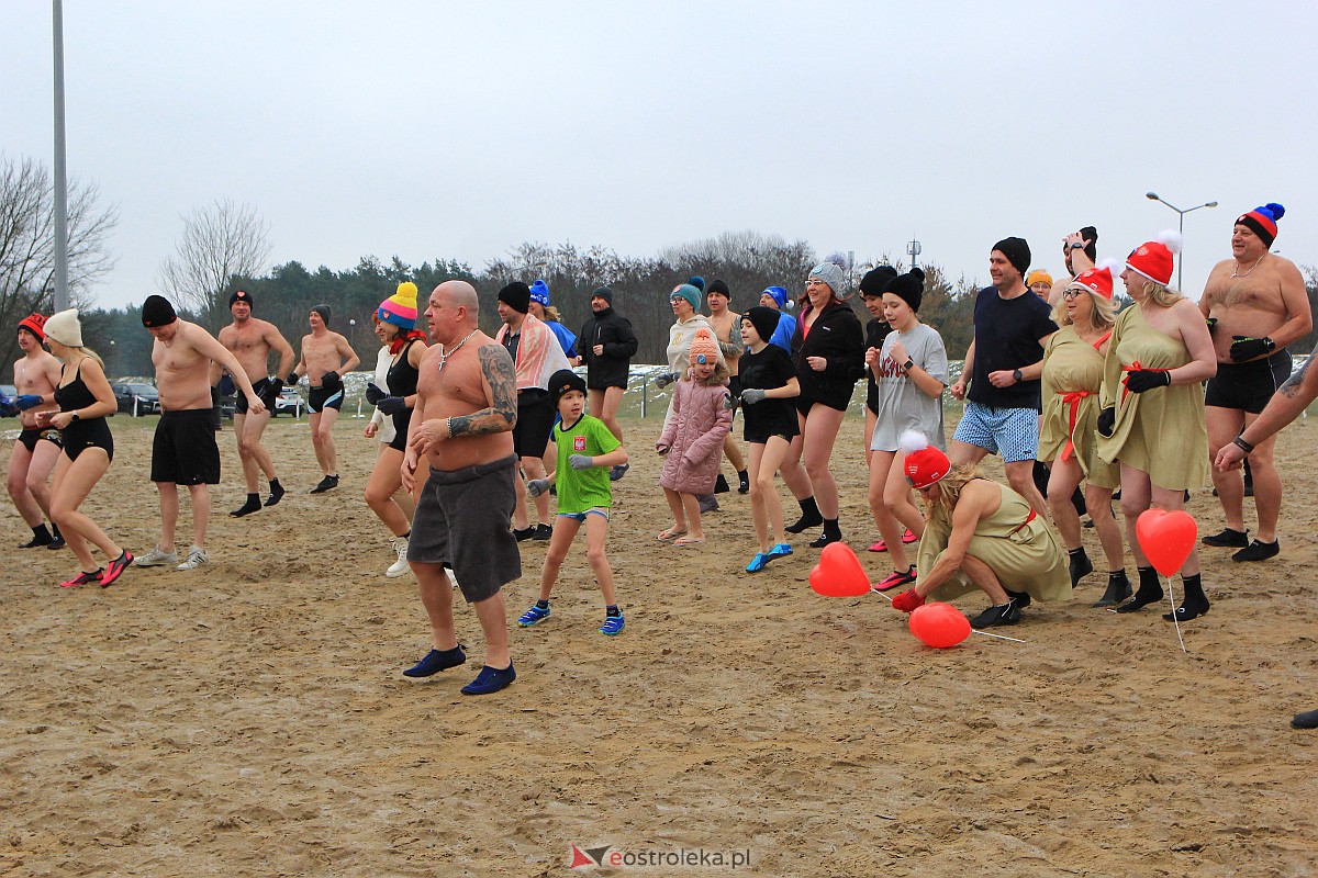 31. finał WOŚP w Ostrołęce. Morsowanie na plaży miejskiej [29.01.2023] - zdjęcie #49 - eOstroleka.pl