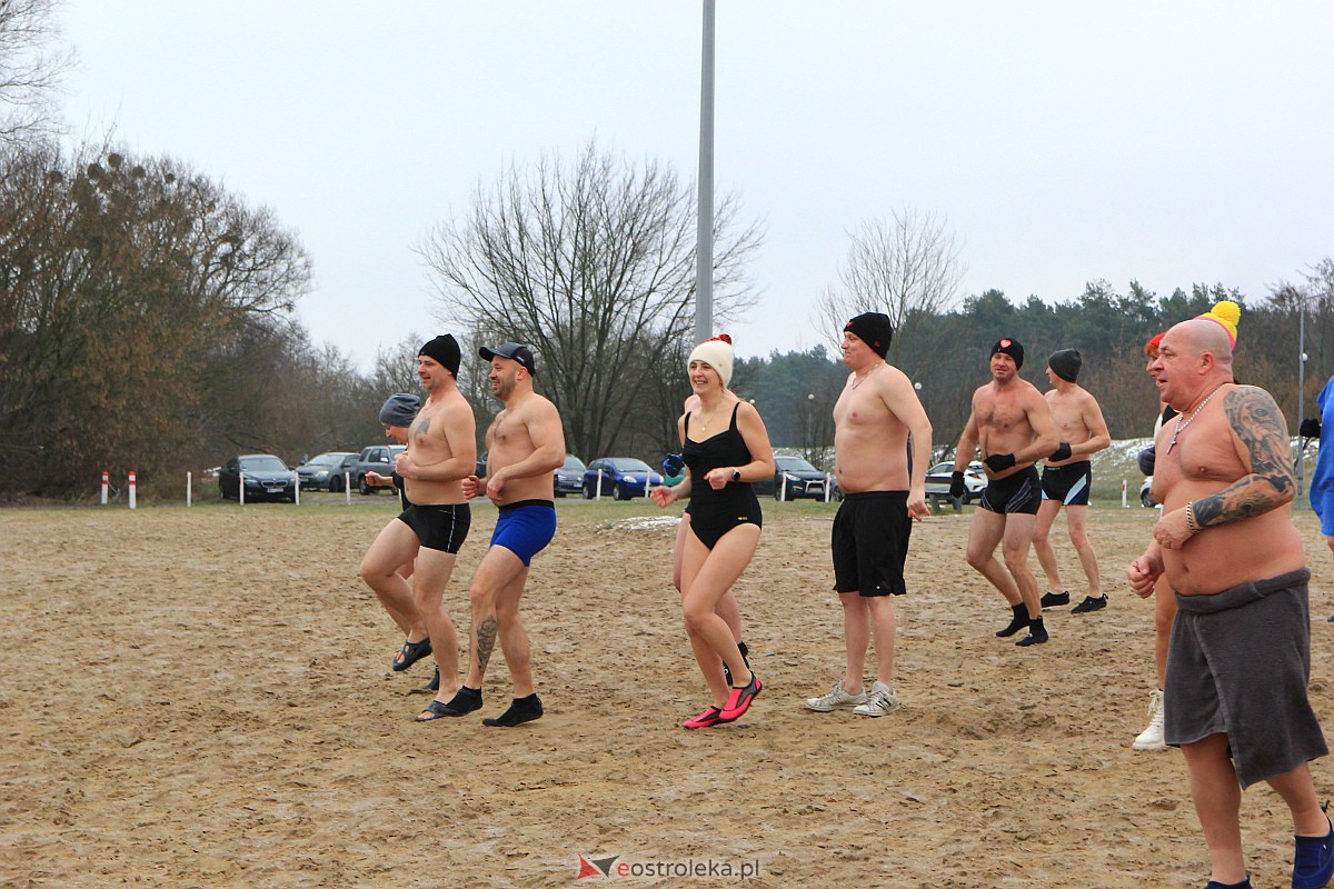 31. finał WOŚP w Ostrołęce. Morsowanie na plaży miejskiej [29.01.2023] - zdjęcie #48 - eOstroleka.pl
