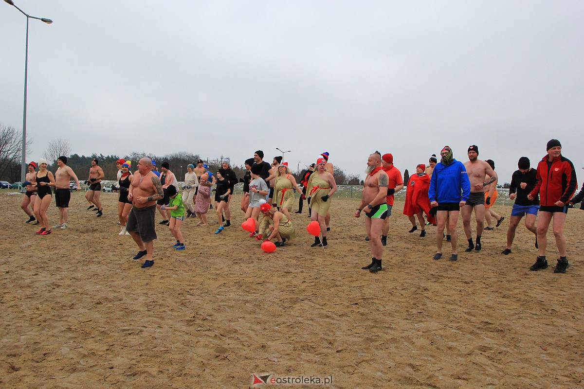 31. finał WOŚP w Ostrołęce. Morsowanie na plaży miejskiej [29.01.2023] - zdjęcie #47 - eOstroleka.pl