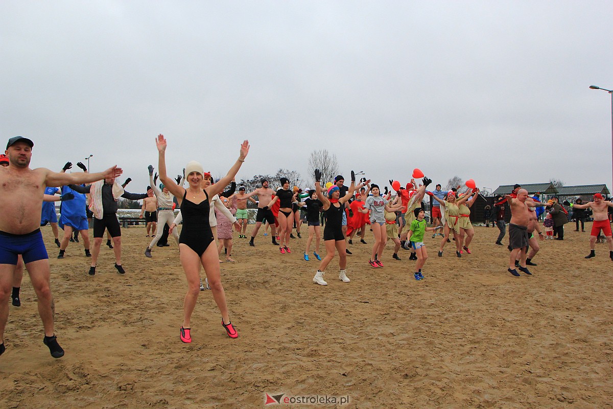 31. finał WOŚP w Ostrołęce. Morsowanie na plaży miejskiej [29.01.2023] - zdjęcie #45 - eOstroleka.pl