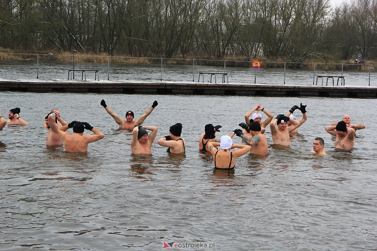 31. finał WOŚP w Ostrołęce. Morsowanie na plaży miejskiej [29.01.2023] - zdjęcie #40 - eOstroleka.pl