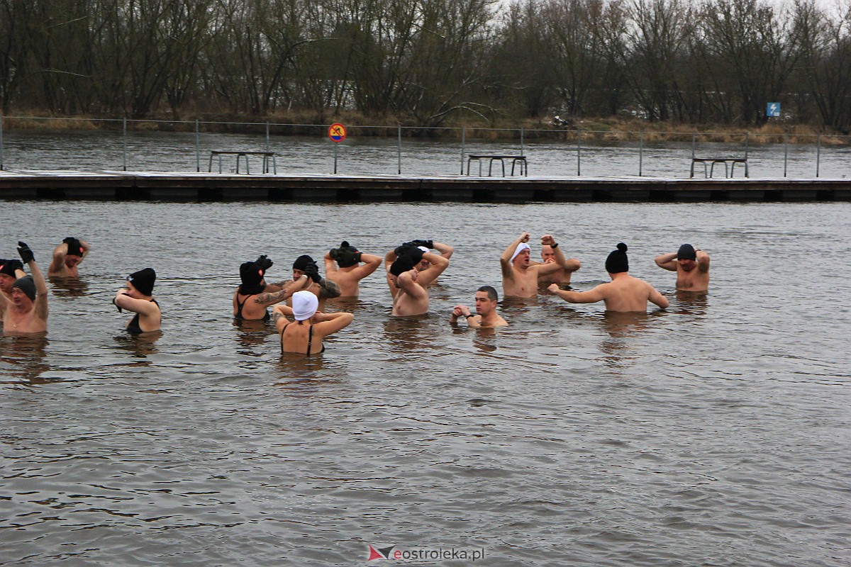 31. finał WOŚP w Ostrołęce. Morsowanie na plaży miejskiej [29.01.2023] - zdjęcie #38 - eOstroleka.pl