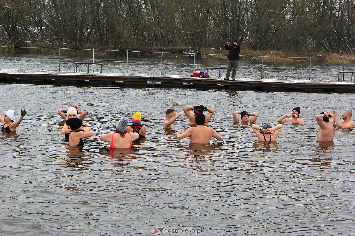 31. finał WOŚP w Ostrołęce. Morsowanie na plaży miejskiej [29.01.2023] - zdjęcie #36 - eOstroleka.pl