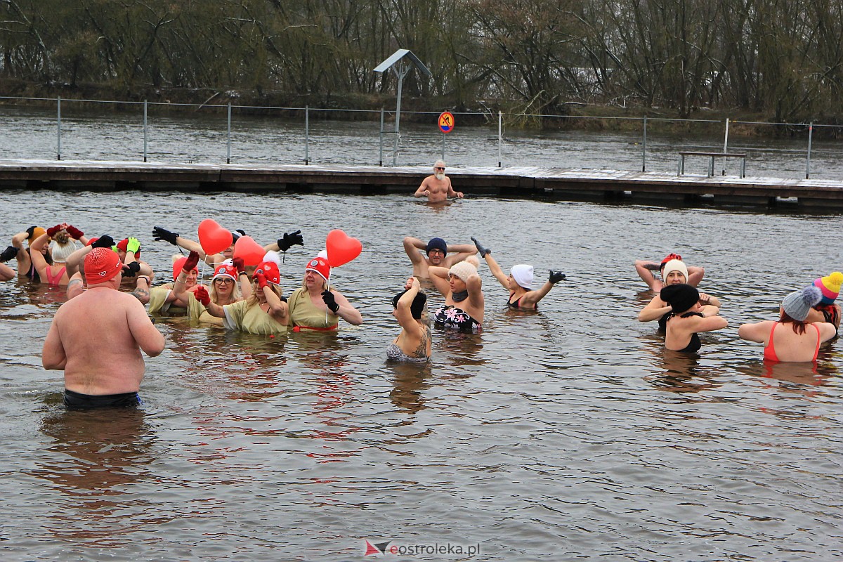 31. finał WOŚP w Ostrołęce. Morsowanie na plaży miejskiej [29.01.2023] - zdjęcie #35 - eOstroleka.pl
