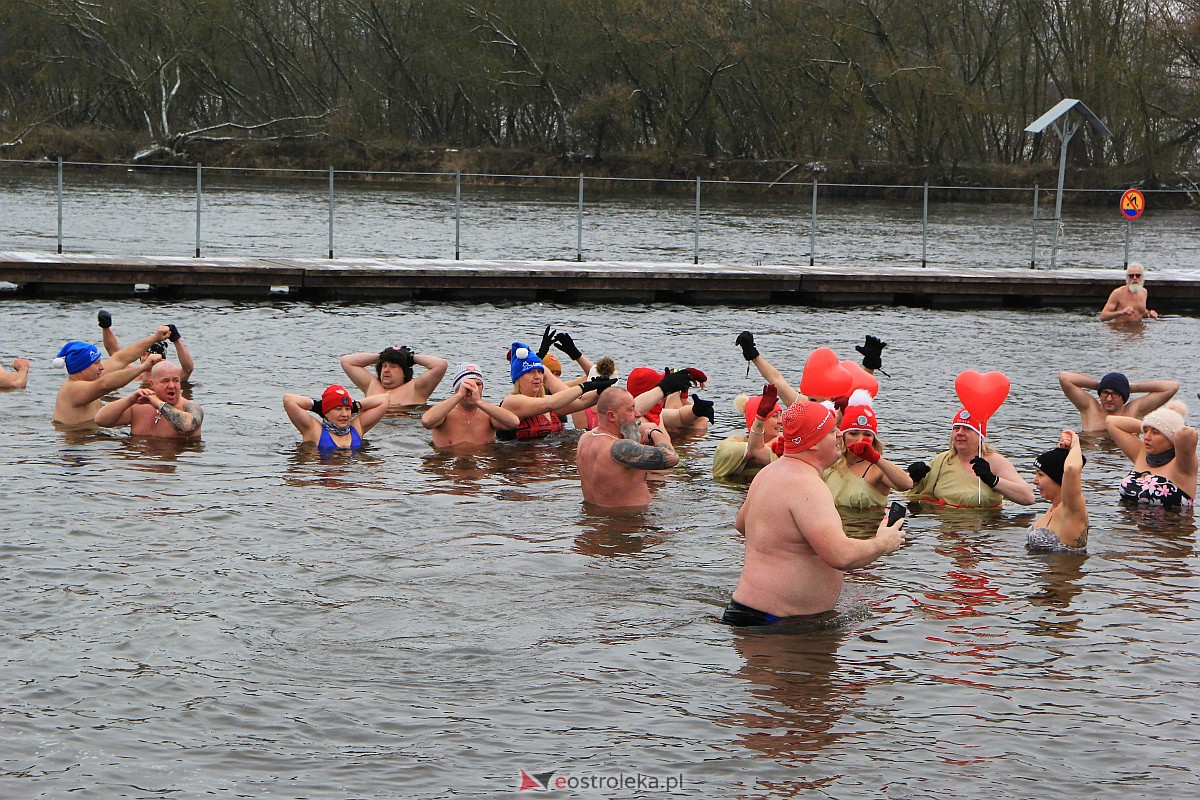 31. finał WOŚP w Ostrołęce. Morsowanie na plaży miejskiej [29.01.2023] - zdjęcie #34 - eOstroleka.pl