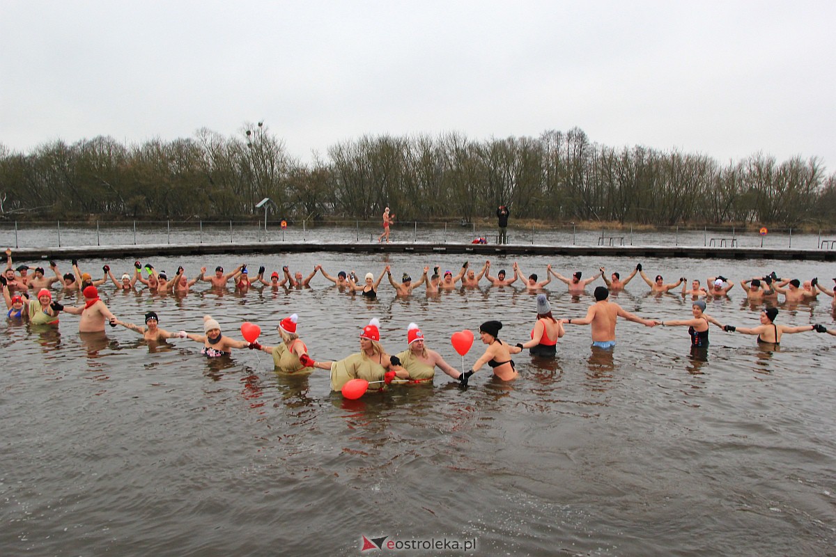 31. finał WOŚP w Ostrołęce. Morsowanie na plaży miejskiej [29.01.2023] - zdjęcie #32 - eOstroleka.pl