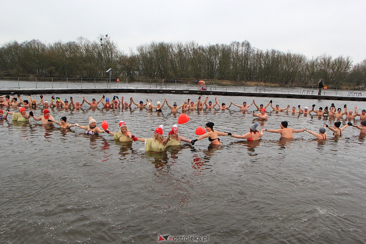 31. finał WOŚP w Ostrołęce. Morsowanie na plaży miejskiej [29.01.2023] - zdjęcie #31 - eOstroleka.pl
