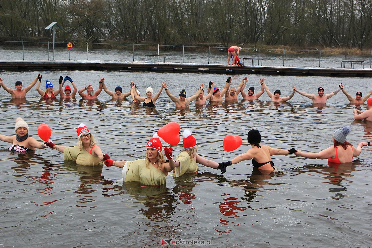 31. finał WOŚP w Ostrołęce. Morsowanie na plaży miejskiej [29.01.2023] - zdjęcie #30 - eOstroleka.pl
