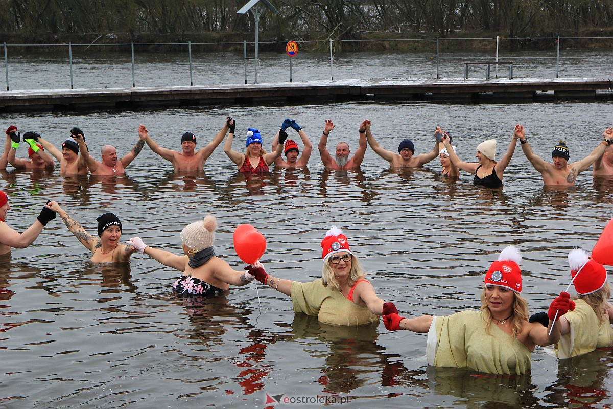 31. finał WOŚP w Ostrołęce. Morsowanie na plaży miejskiej [29.01.2023] - zdjęcie #28 - eOstroleka.pl