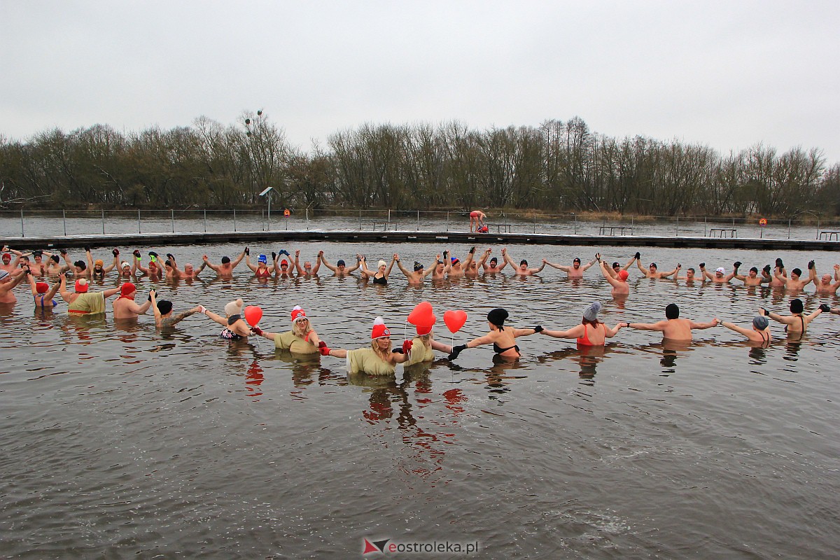 31. finał WOŚP w Ostrołęce. Morsowanie na plaży miejskiej [29.01.2023] - zdjęcie #25 - eOstroleka.pl