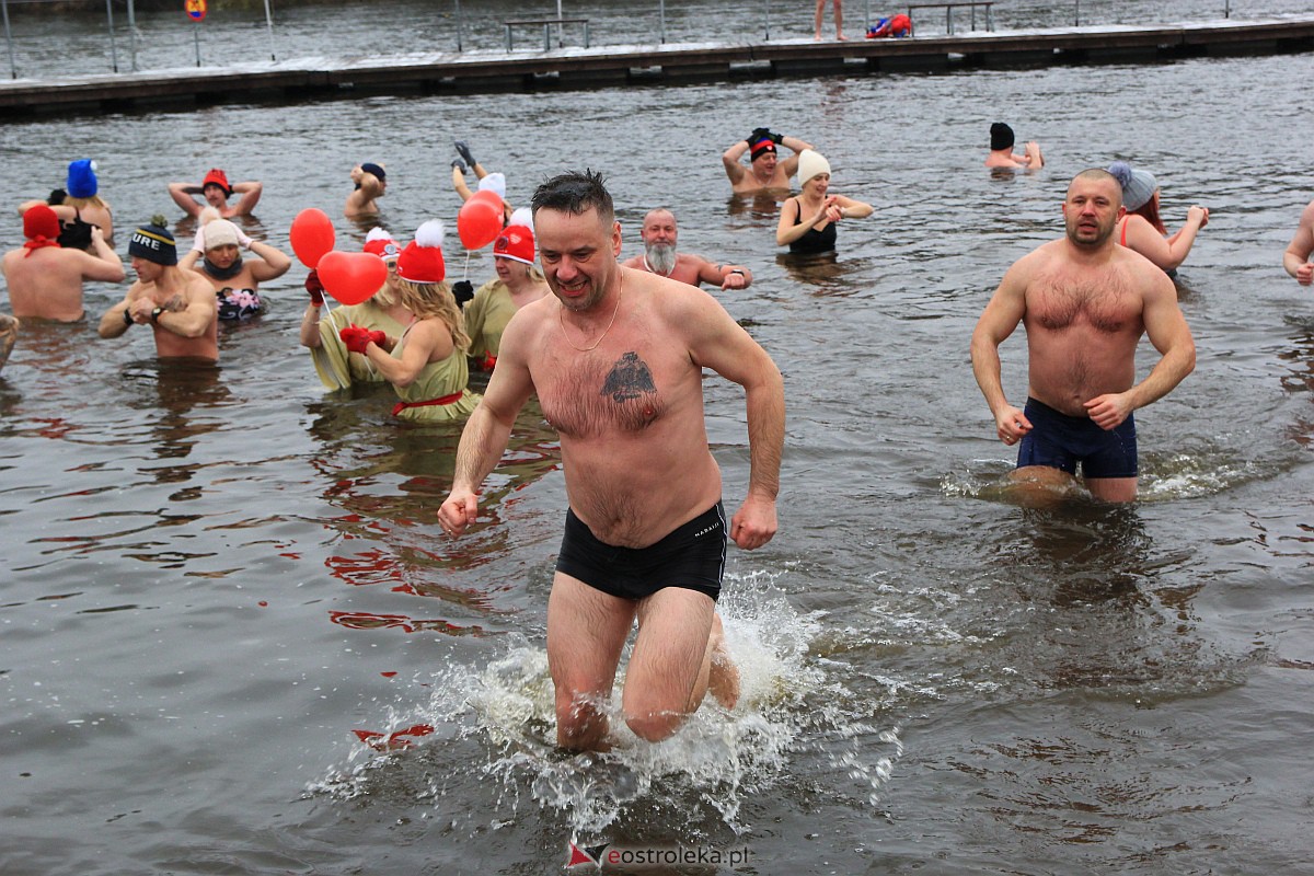 31. finał WOŚP w Ostrołęce. Morsowanie na plaży miejskiej [29.01.2023] - zdjęcie #23 - eOstroleka.pl