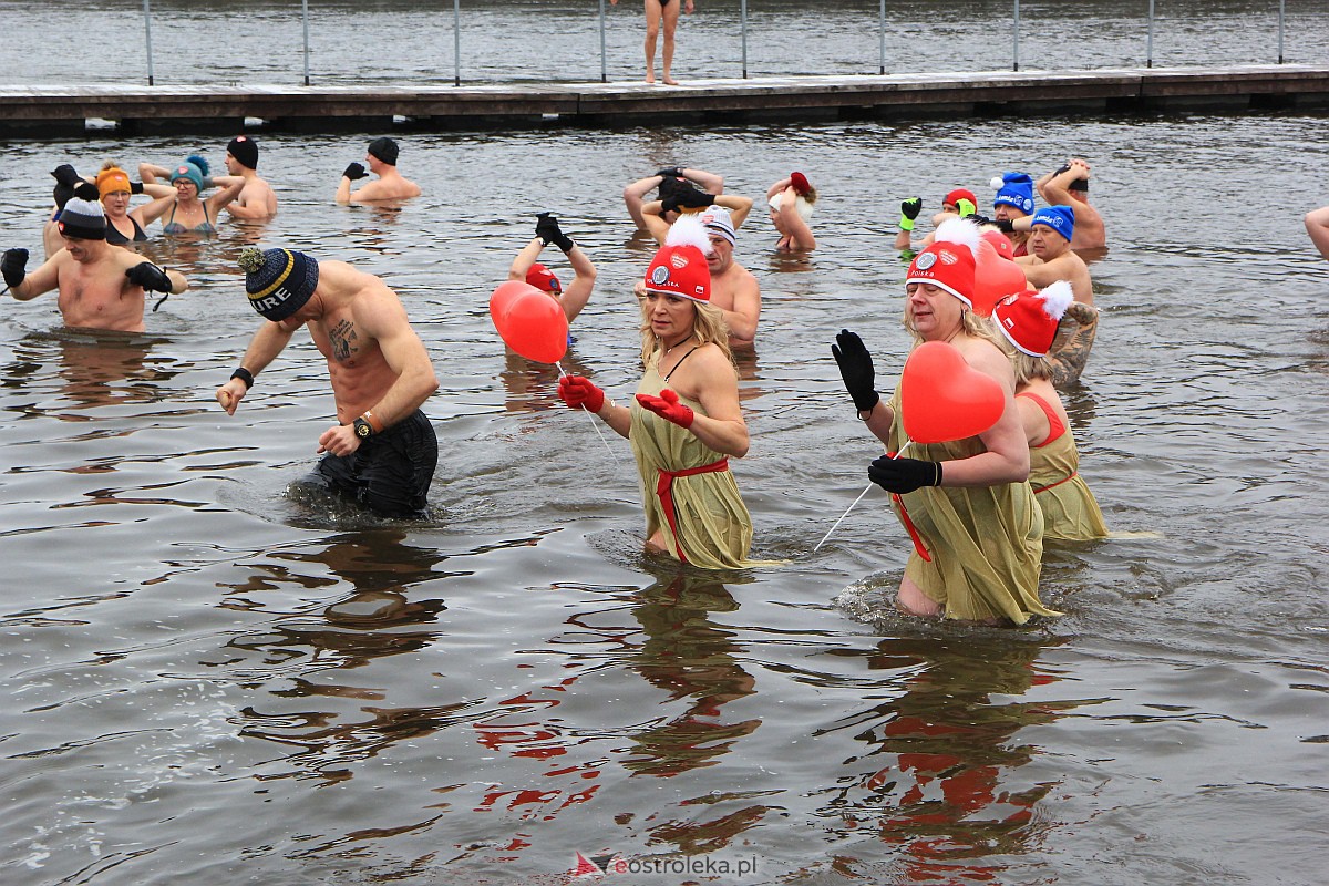 31. finał WOŚP w Ostrołęce. Morsowanie na plaży miejskiej [29.01.2023] - zdjęcie #21 - eOstroleka.pl