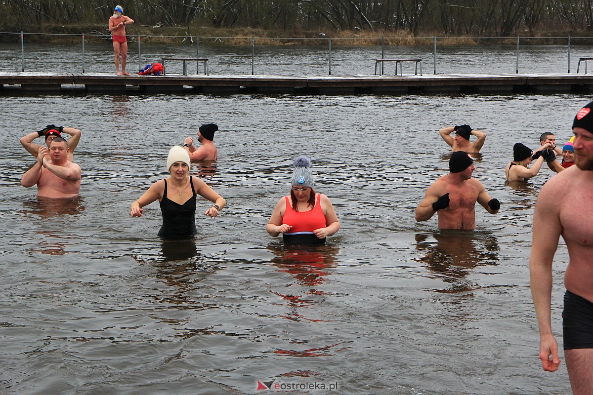 31. finał WOŚP w Ostrołęce. Morsowanie na plaży miejskiej [29.01.2023] - zdjęcie #19 - eOstroleka.pl