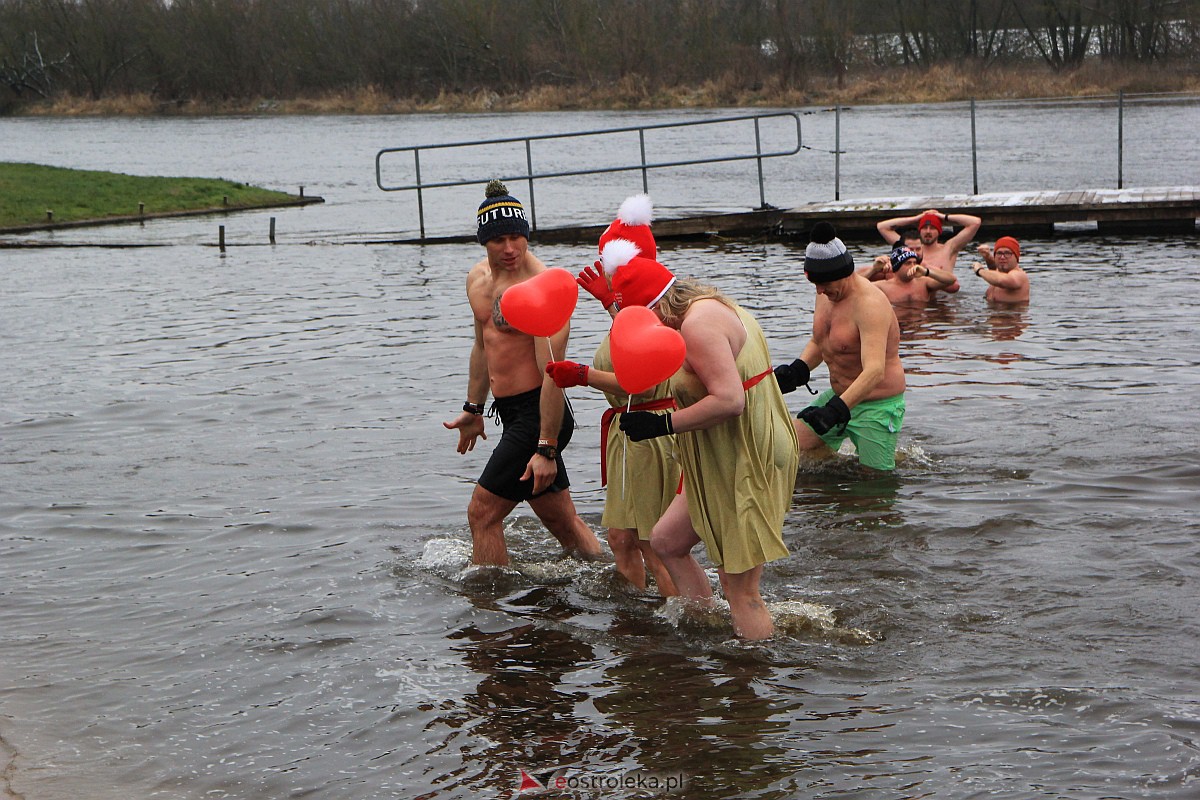 31. finał WOŚP w Ostrołęce. Morsowanie na plaży miejskiej [29.01.2023] - zdjęcie #18 - eOstroleka.pl