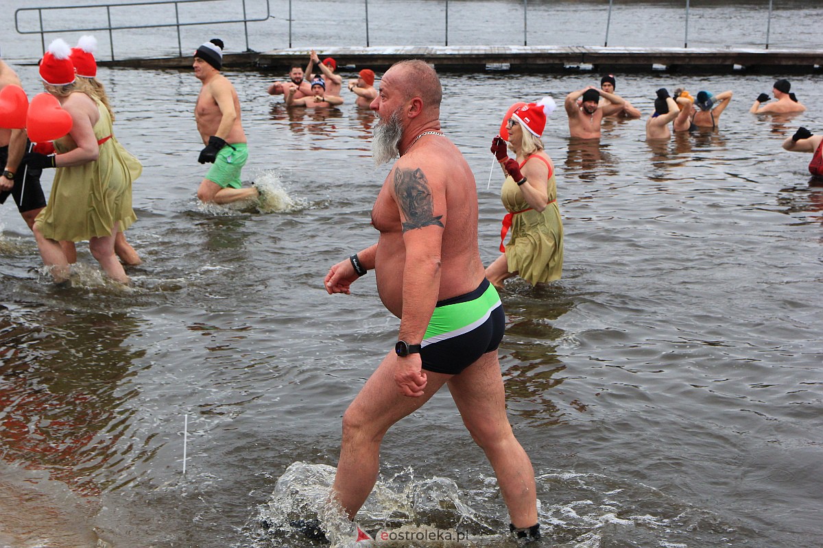 31. finał WOŚP w Ostrołęce. Morsowanie na plaży miejskiej [29.01.2023] - zdjęcie #17 - eOstroleka.pl