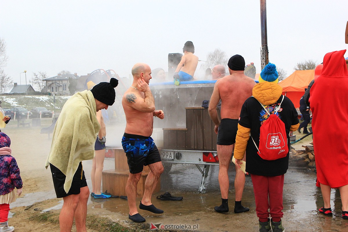 31. finał WOŚP w Ostrołęce. Morsowanie na plaży miejskiej [29.01.2023] - zdjęcie #12 - eOstroleka.pl