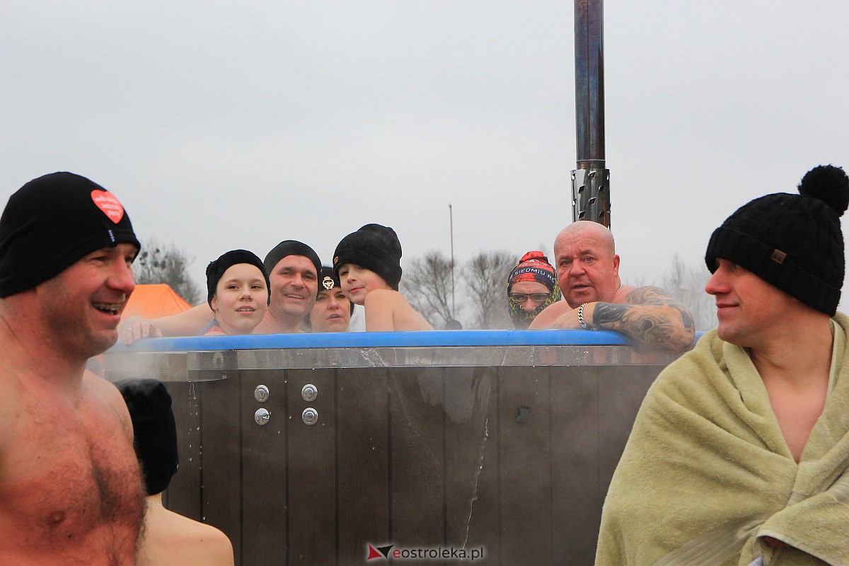 31. finał WOŚP w Ostrołęce. Morsowanie na plaży miejskiej [29.01.2023] - zdjęcie #9 - eOstroleka.pl