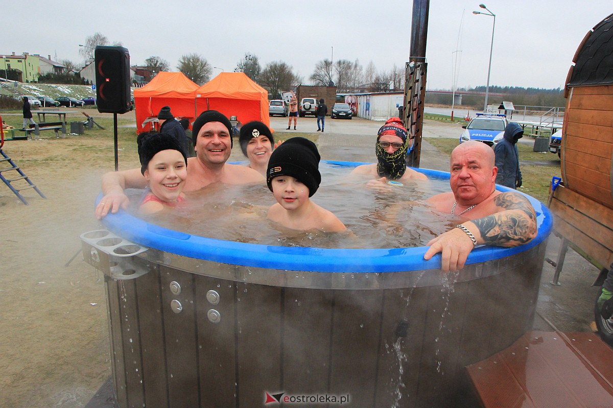 31. finał WOŚP w Ostrołęce. Morsowanie na plaży miejskiej [29.01.2023] - zdjęcie #8 - eOstroleka.pl