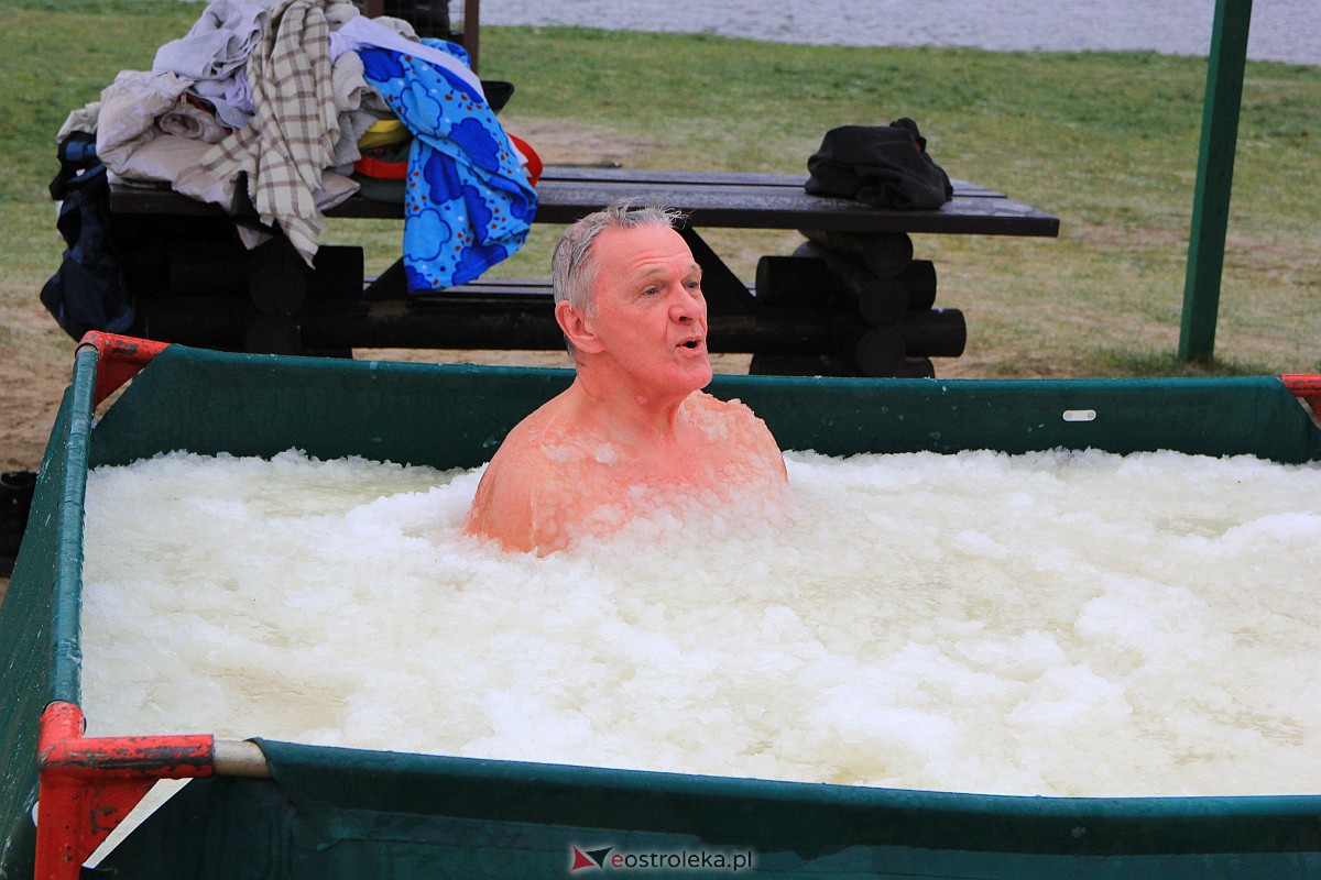 31. finał WOŚP w Ostrołęce. Morsowanie na plaży miejskiej [29.01.2023] - zdjęcie #6 - eOstroleka.pl