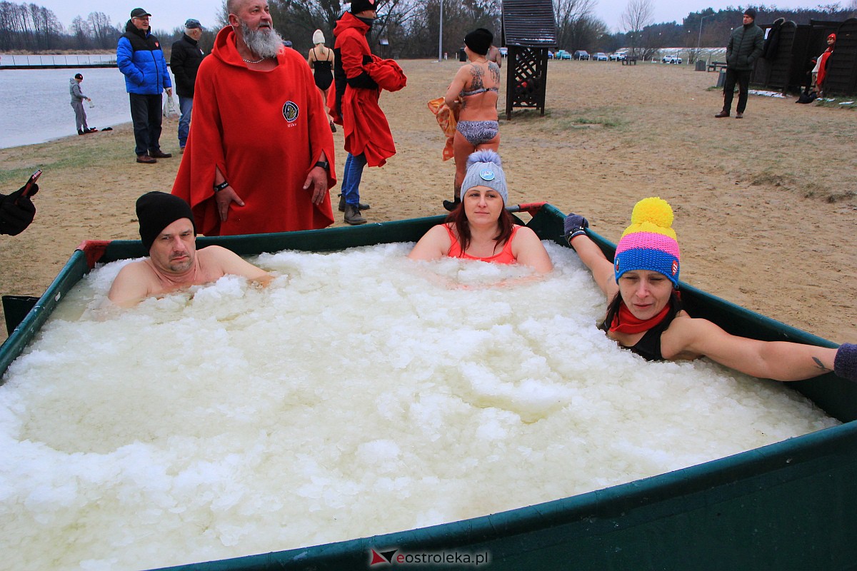 31. finał WOŚP w Ostrołęce. Morsowanie na plaży miejskiej [29.01.2023] - zdjęcie #4 - eOstroleka.pl