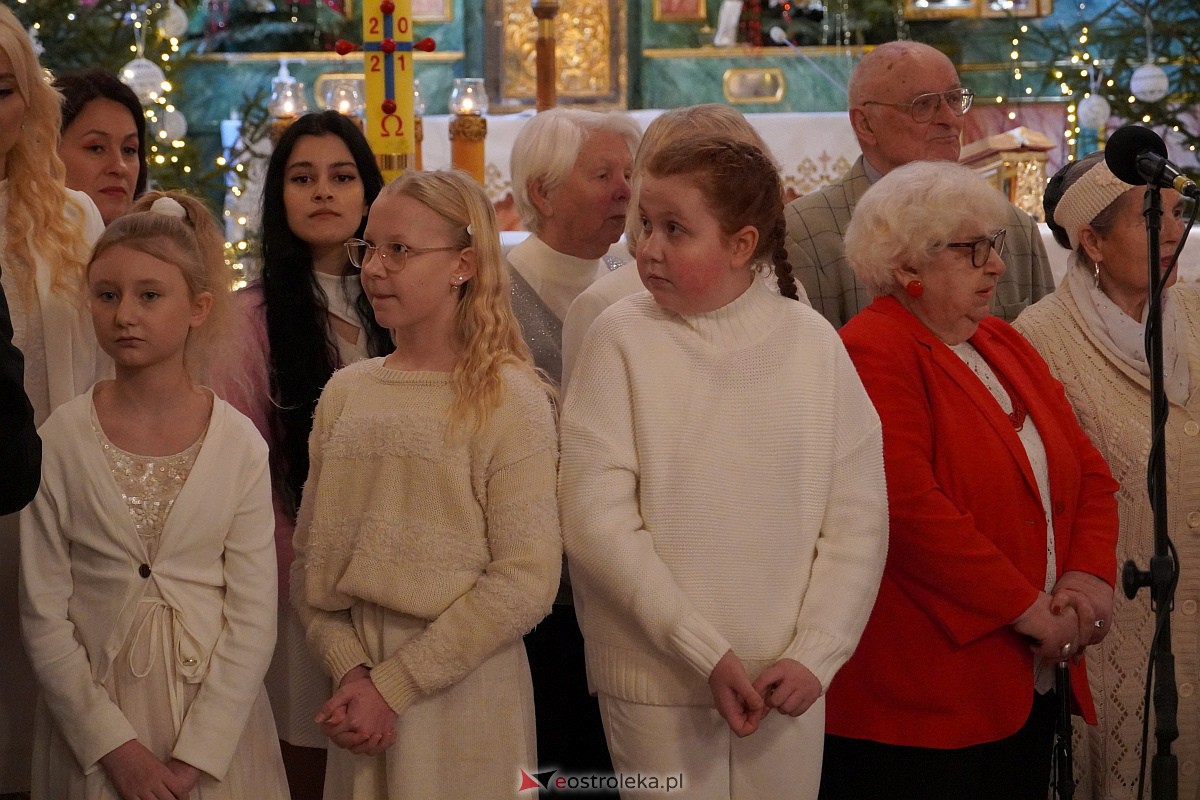 Wspólne śpiewanie kolęd i pastorałek w ostrołęckim Klasztorze [29.01.2023] - zdjęcie #1 - eOstroleka.pl