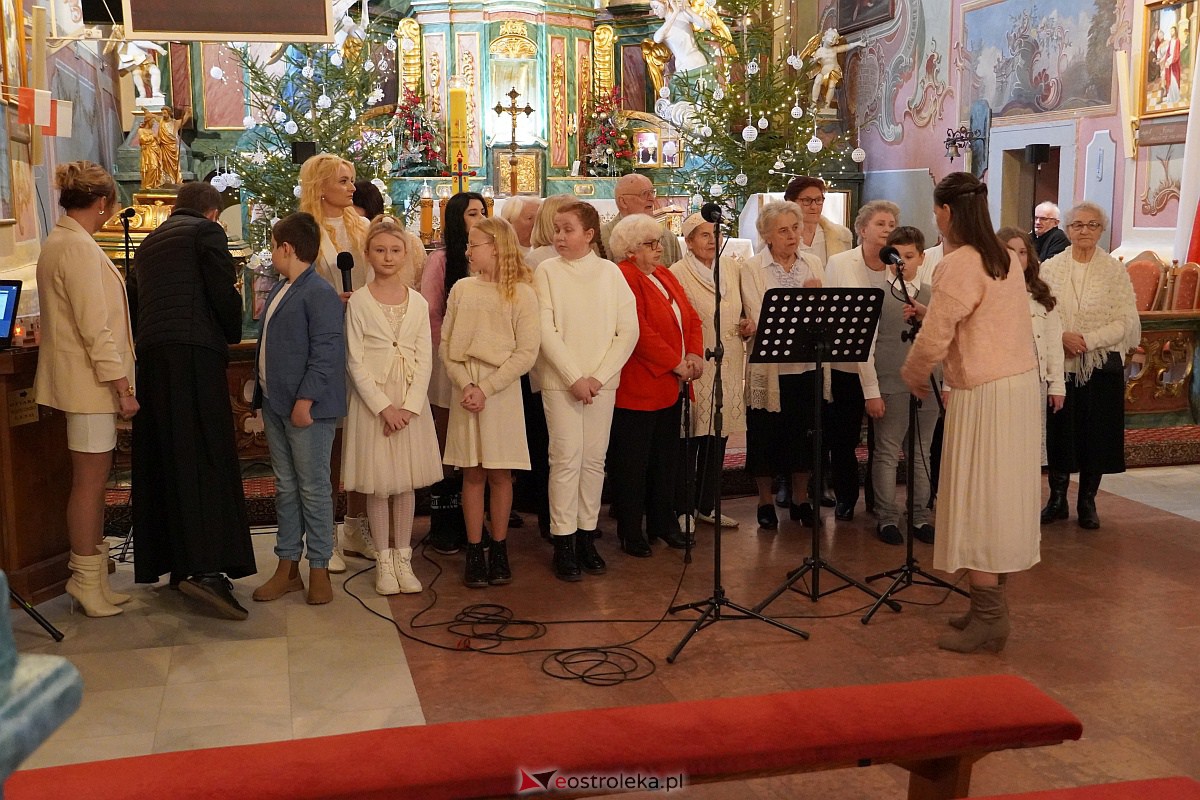 Wspólne śpiewanie kolęd i pastorałek w ostrołęckim Klasztorze [29.01.2023] - zdjęcie #2 - eOstroleka.pl