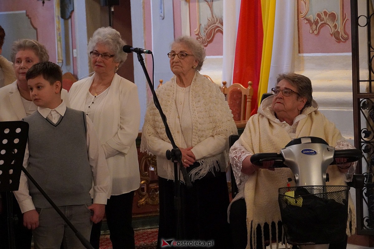 Wspólne śpiewanie kolęd i pastorałek w ostrołęckim Klasztorze [29.01.2023] - zdjęcie #13 - eOstroleka.pl