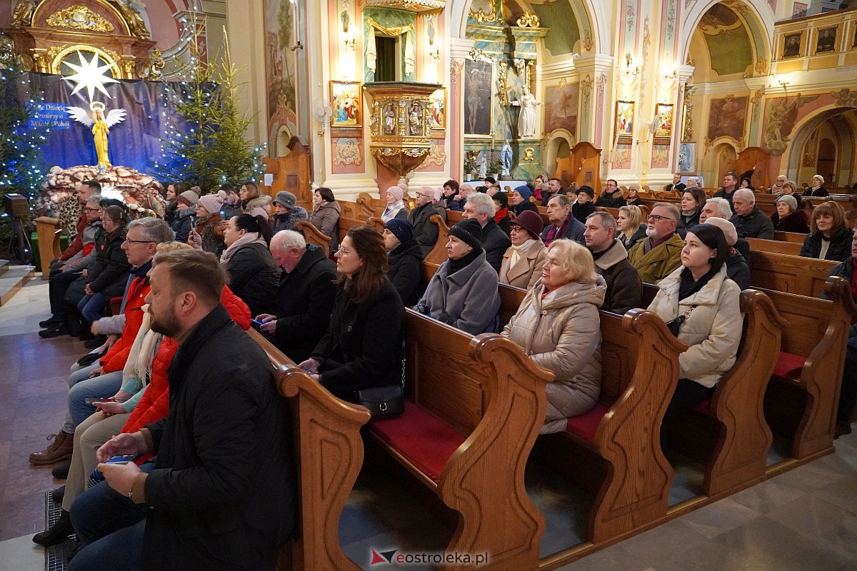 Wspólne śpiewanie kolęd i pastorałek w ostrołęckim Klasztorze [29.01.2023] - zdjęcie #13 - eOstroleka.pl
