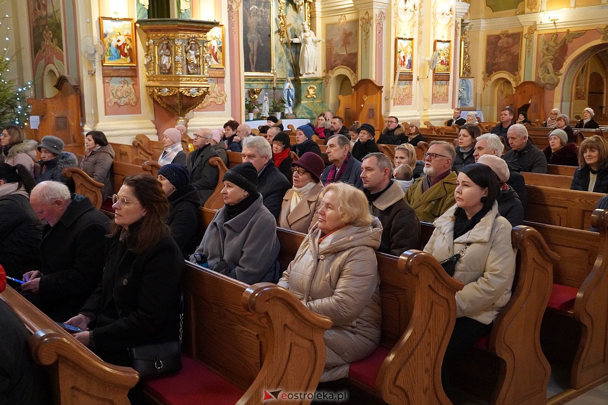 Wspólne śpiewanie kolęd i pastorałek w ostrołęckim Klasztorze [29.01.2023] - zdjęcie #14 - eOstroleka.pl