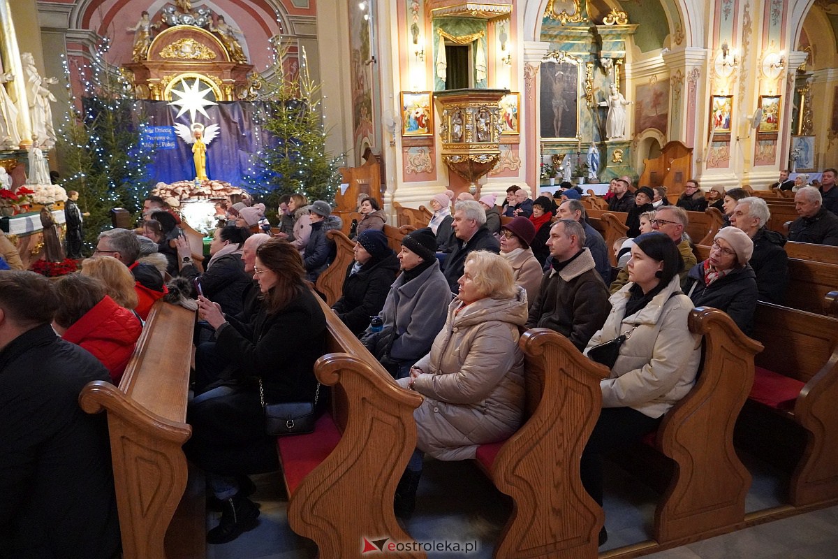 Wspólne śpiewanie kolęd i pastorałek w ostrołęckim Klasztorze [29.01.2023] - zdjęcie #15 - eOstroleka.pl