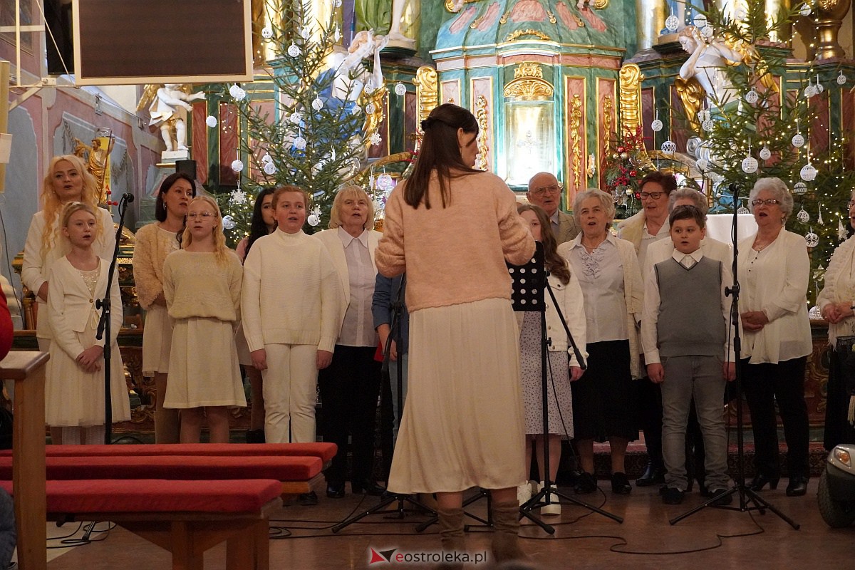 Wspólne śpiewanie kolęd i pastorałek w ostrołęckim Klasztorze [29.01.2023] - zdjęcie #17 - eOstroleka.pl