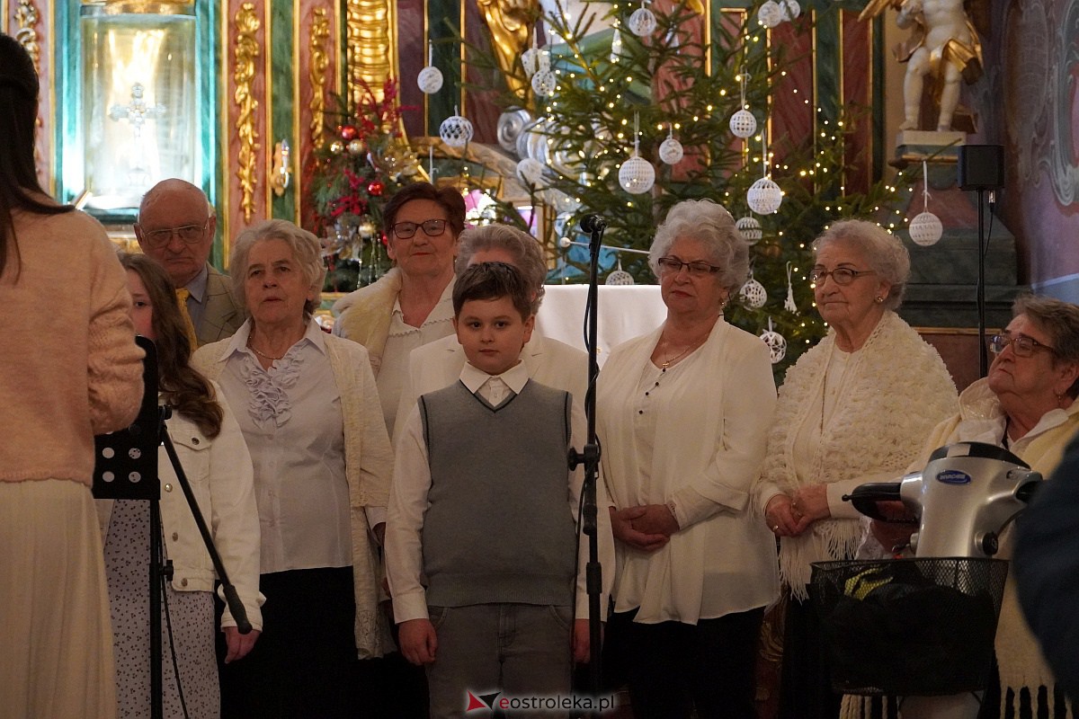 Wspólne śpiewanie kolęd i pastorałek w ostrołęckim Klasztorze [29.01.2023] - zdjęcie #19 - eOstroleka.pl