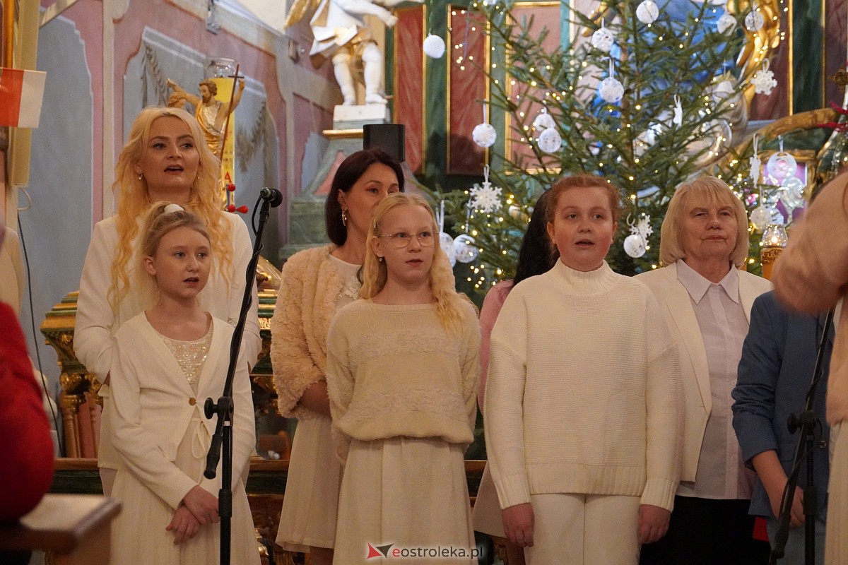 Wspólne śpiewanie kolęd i pastorałek w ostrołęckim Klasztorze [29.01.2023] - zdjęcie #21 - eOstroleka.pl