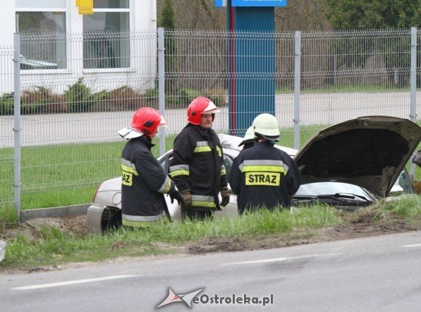 Wypadek na warszawskiej (17-04-2011) - zdjęcie #2 - eOstroleka.pl