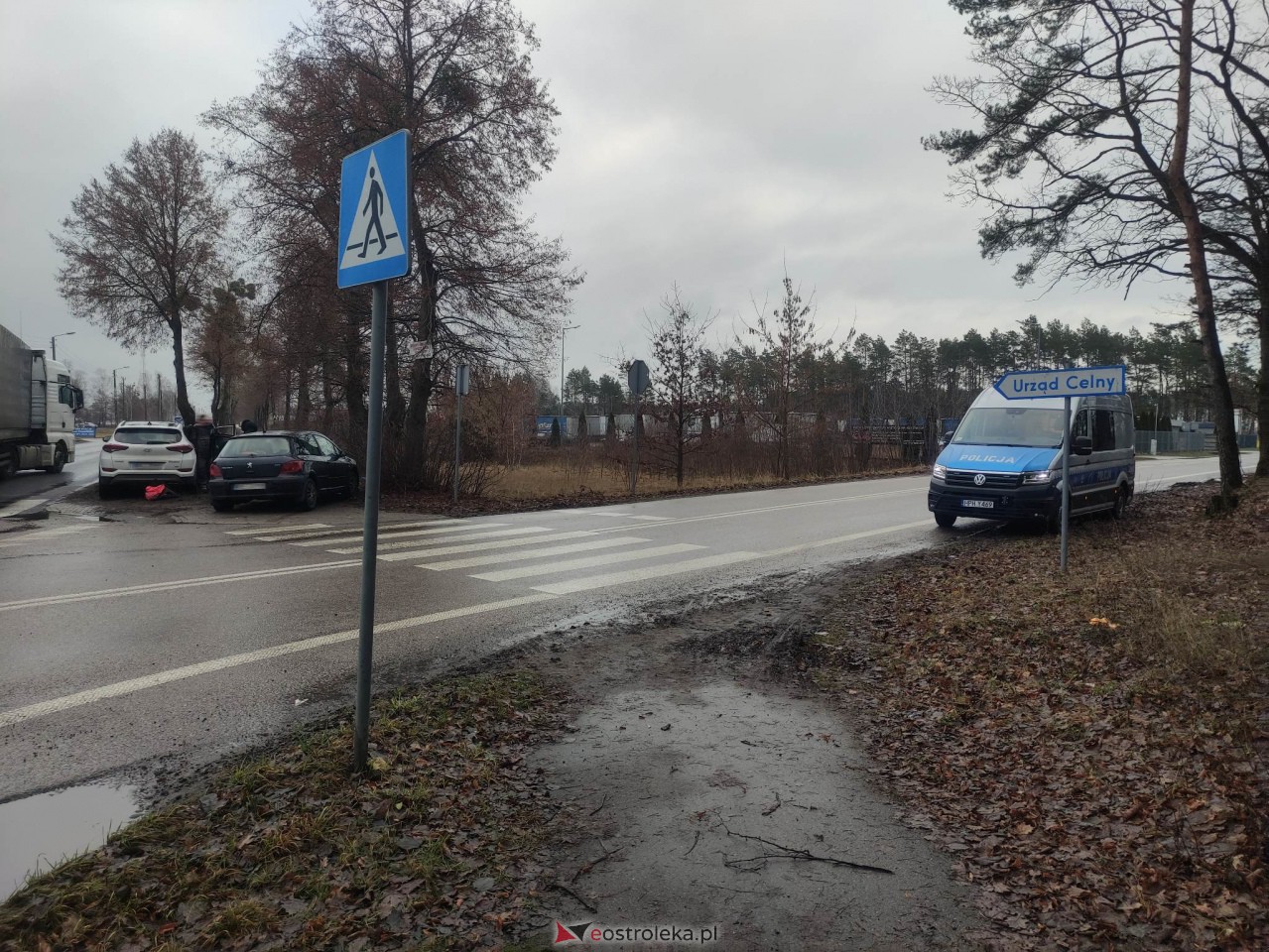 Zderzenie dwóch osobówek na pechowym skrzyżowaniu [02.03.2023] - zdjęcie #1 - eOstroleka.pl
