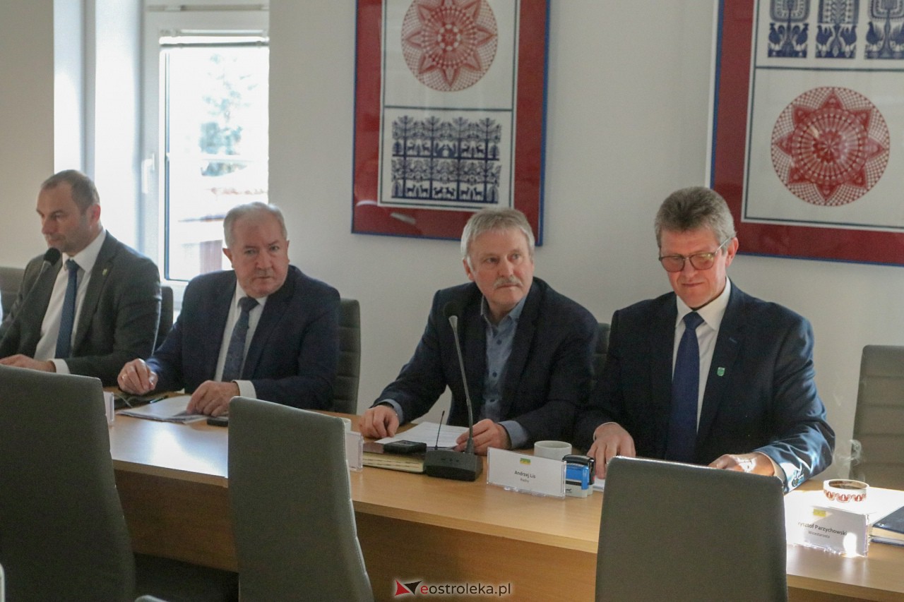 Sesja rady powiatu ostrołęckiego [3.2.2023] - zdjęcie #7 - eOstroleka.pl
