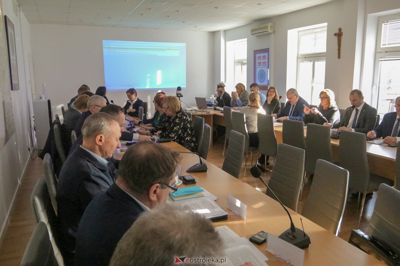 Sesja rady powiatu ostrołęckiego [3.2.2023] - zdjęcie #9 - eOstroleka.pl