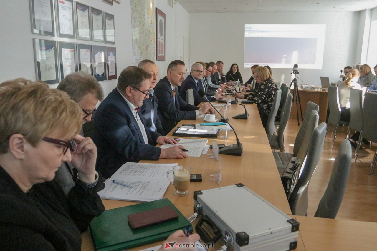 Sesja rady powiatu ostrołęckiego [3.2.2023] - zdjęcie #10 - eOstroleka.pl