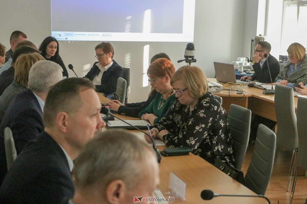 Sesja rady powiatu ostrołęckiego [3.2.2023] - zdjęcie #14 - eOstroleka.pl