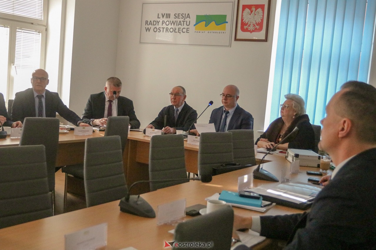 Sesja rady powiatu ostrołęckiego [3.2.2023] - zdjęcie #16 - eOstroleka.pl
